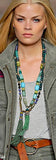 Dvojna ogrlica s perlicami v raznih barvah